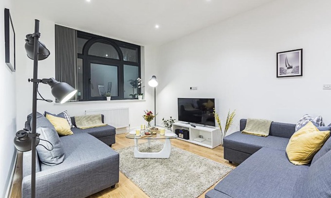 Prince's Apartment | Vibrant Vauxhall Apartments