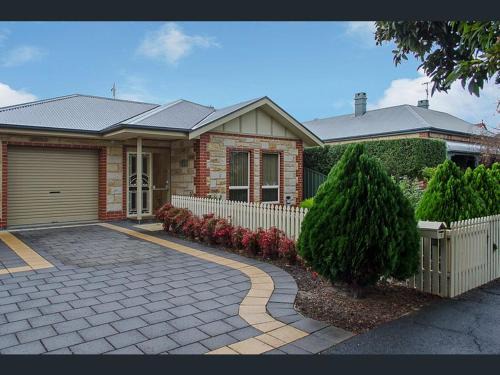 Victor Harbor House | Victor Central Cottage Perfect Location