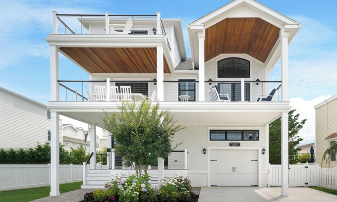 Avalon House | Victory Breeze - 7 bedroom - Luxury End Home - Ocean Views - Pool - Avalon, NJ