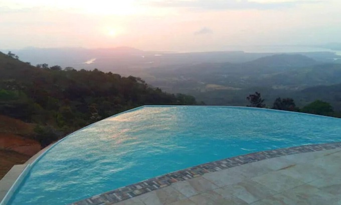 Campana Bed & Breakfast | Vida Lotus Private Queen Room 1