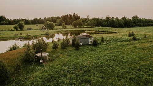 Panevezys county Apartment | Vienkiemio oazė - Skandinaviškas namelis su vaizdu į tvenkinį