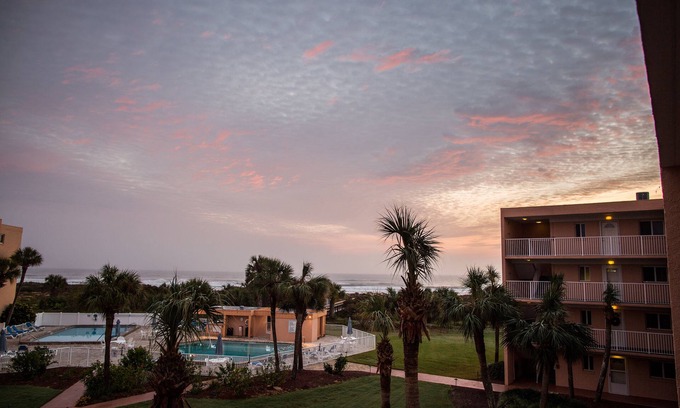 St. Augustine Beach Condo | View, Comfortable, Clean, Cheap FALL Specials! 595 Wk with Longer Stay Discounts