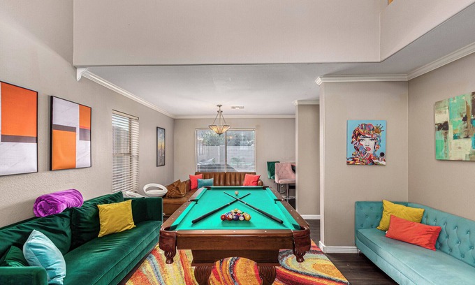 Peoria House | View Fireworks, Restaurants, Stadiums, Heated Pool
