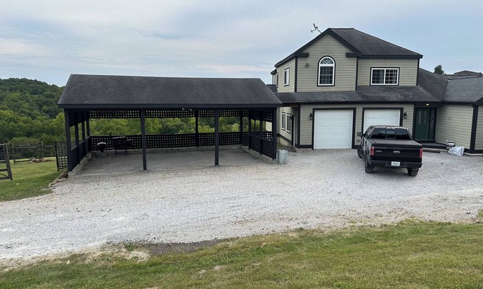 Williamstown House | View on the Ridge close to Ark Encounter.
