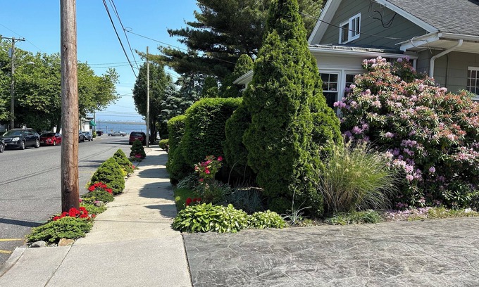 Old Town House | VIEWS of Great Egg Harbor Bay Ocean City FENCED, Slps 10 3 Bdrms