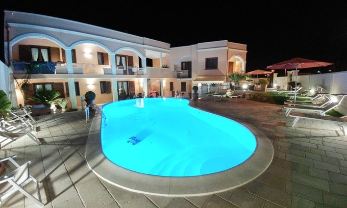 Diso Bed & Breakfast | Vignali Family Room 4 bed & breakfast with pool view