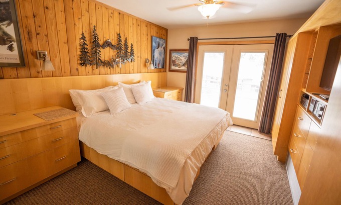 Telluride Condo | VIKING LODGE 314, River Trail-Close to Gondola, FILM FEST Specials