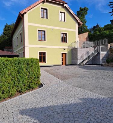 Plasy House | Vila František