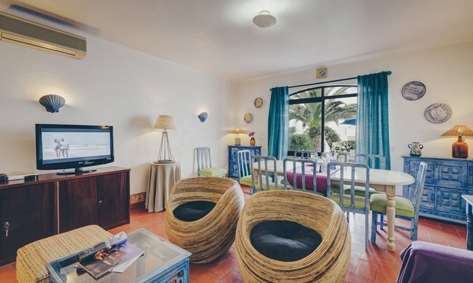 Alporchinhos Apartment | Vila Mourisca - Three Bedroom Apartment, Sleeps 10