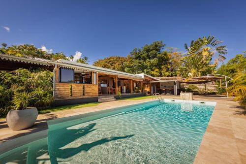 Le Portail Villa | Villa Ô Pieds Nus 180m2 4 chambres piscine jardin tropical parking privé