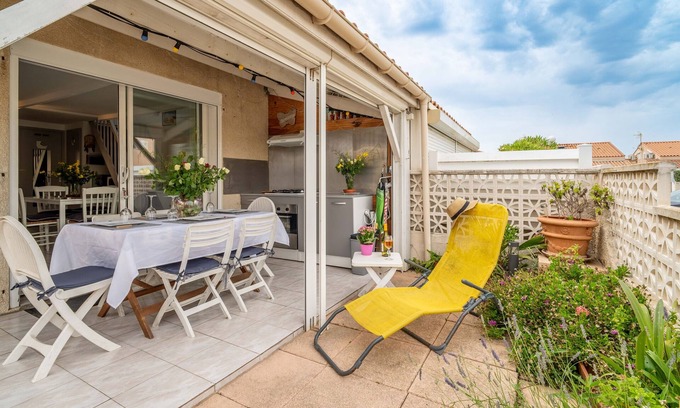 Les Ayguades Villa | Villa '38m2 Proche De La Mer' with Private Terrace and Air Conditioning