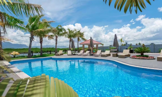 Nadi Villa | Villa 67 - 7BR Riverfront Villa - Private Pool - Gym - Games