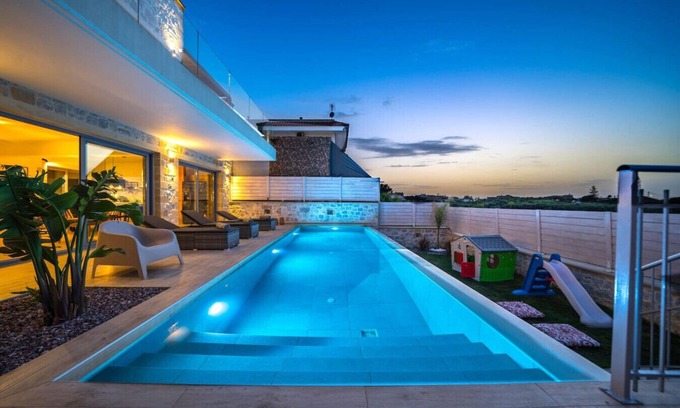 Kato Galatas Villa | Villa Aiolos ✩ Sea View ✩ Pool ✩ Gym ✩ Sauna