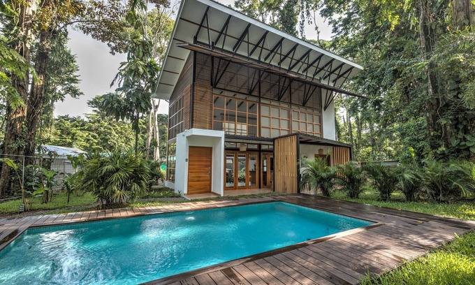 Chiguata Villa | Villa Alegría. Modern tropical style surrounded by nature
