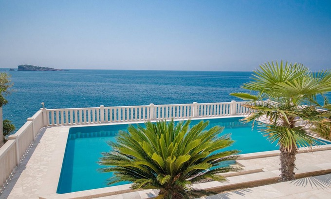 Utjeha Villa | Villa Alena by the sea with pool