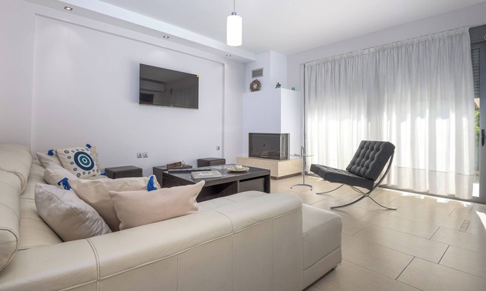 Vari Villa | Villa Anavil - Boutique Coastal Retreat in Varkiza