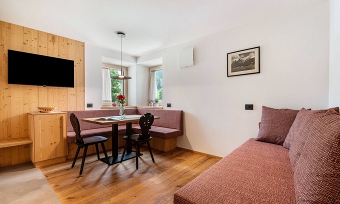 San Pietro Apartment | Villa Anna Apartment Geisler with Mountain View, Private Terrace and Wi-Fi