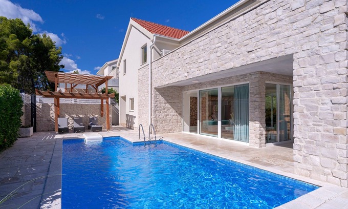 Pitve Villa | Villa Anouk - Modern Villa with Pool & Spa