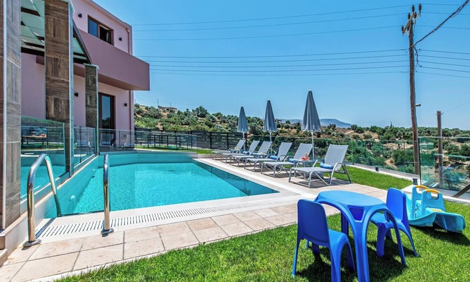 Rethymno Villa | Villa Anthi, with salted water pool,jacuzzi, BBQ!