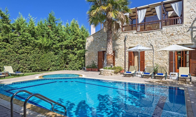 Asteri Villa | Villa Asteri – Private Pool, Sleeps 8, 5’ from Sea, Near Rethymno & Attractions