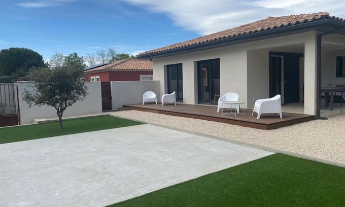 Saint-Laurent-des-Arbres House | Villa au calme en bord de forêt