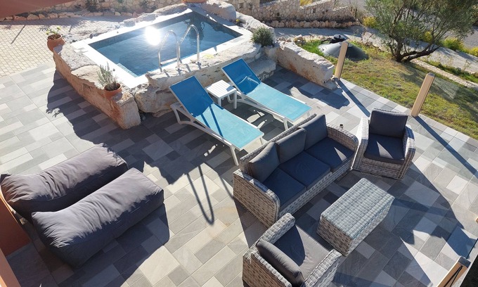 Sami Villa | Villa AvertonFamily sized villa with style, elegance and stunning seaviews!