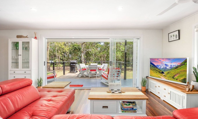 Toogoom House | Villa Beachside - On the beach, Air- conditioned and Pet Friendly