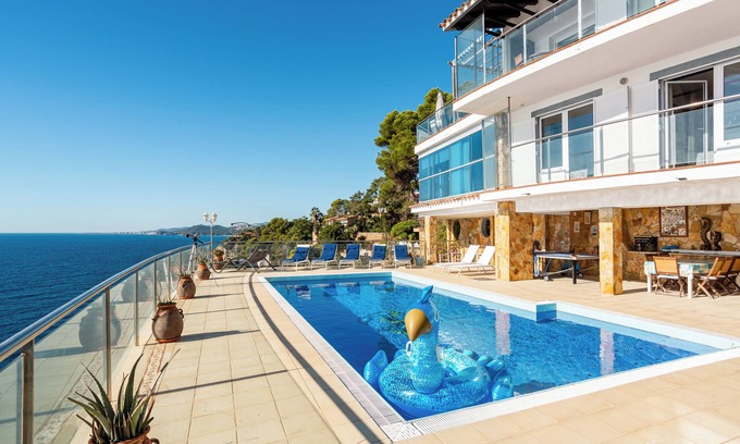 Lloret de Mar Villa | Villa "Bergantin" with Sea View, Pool & Wi-Fi