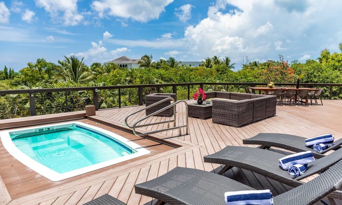 The Bight Villa | Villa Blu - A contemporary 3 BDR/BTH Villa minutes from the beach