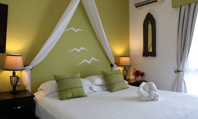 Belize City Bed & Breakfast | Villa Boscardi - Deluxe King Room - Breakfast Included