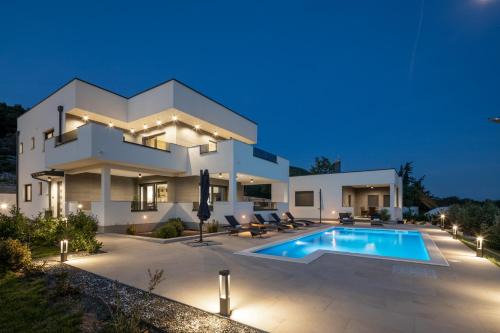 Velim Villa | Villa Bura