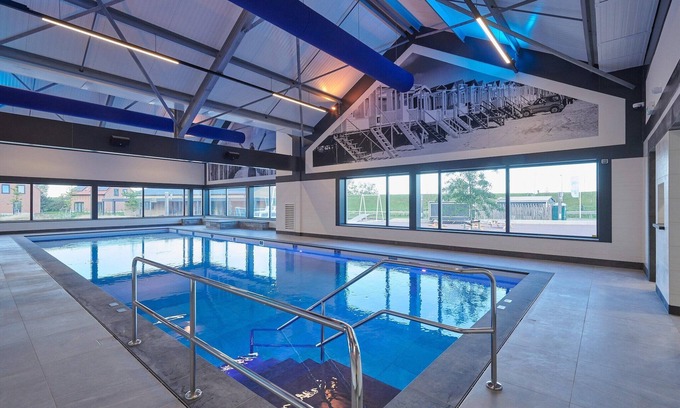 Wolphaartsdijk Villa | Villa by Lake Veere with Modern Amenities