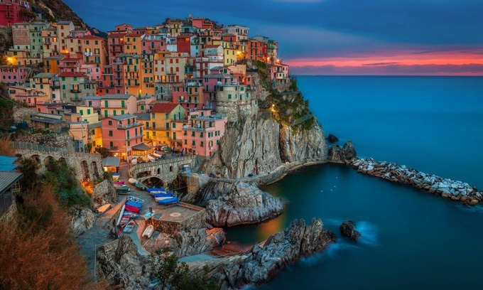 Sarzana Villa | VILLA CAMELIA 8 + 2Pax with A /C Free WiFi Garden, Play area near to Cinque Terre