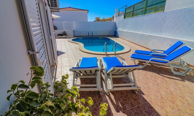 Pera Villa | Villa 'Cantinho Do Mocho - Piscina Privada' with Private Pool, Wi-Fi and Air Conditioning