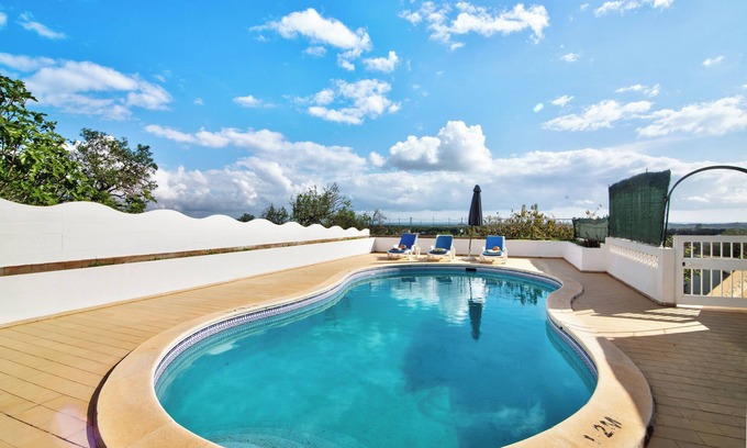 Maritenda Villa | Villa Casa do Cerro with Pool, Garden & Wi-Fi