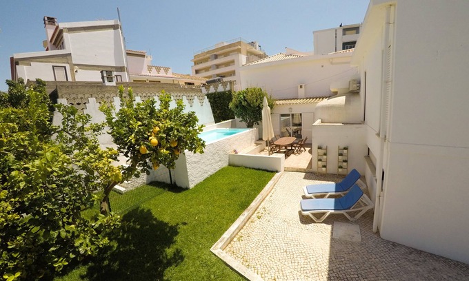 Praia da Rocha Villa | Villa Casa dos Picos 4-Bedroom with Garden & Pool & AC