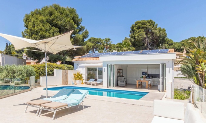 Moraira Villa | Villa 'Casa Viviana' with Sea View, Pool, Wi-Fi, Balcony, Terrace & Garden