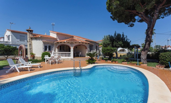 Molinell Villa | Villa 'Casandra' with Private Pool, Private Terrace and Air Conditioning