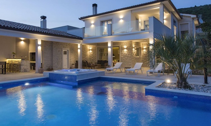 Viskovici Villa | Villa Casta Diva near Labin - Rabac with sea view and wellness