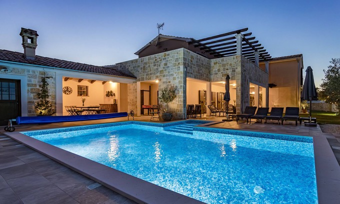 Vodnjan Villa | Villa Cirka in Central Istria for 12+2 persons with a 36 m2 heated pool, gaming & activities for kids and adults