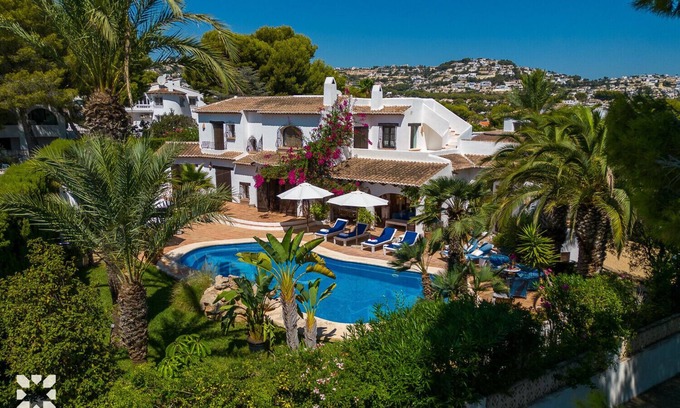 Moravit Villa | Villa COGOLL by Abahana Villas