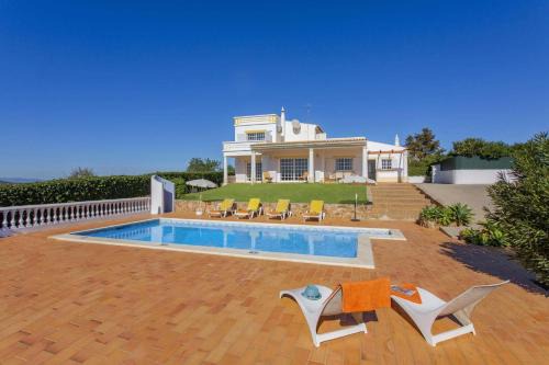 Mem Moniz Villa | Villa Colina do Sol by Villa Plus