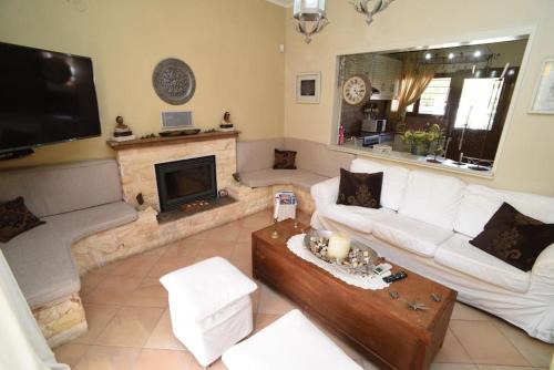 Kineta House | Villa Coral