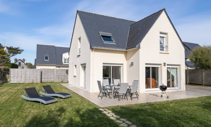 Le Pouldu House | Villa de la Paix by Interhome