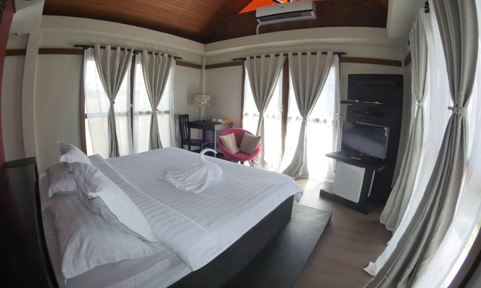 Pili Hotel | Villa Del Rey Resort CamSur powered by Cocotel