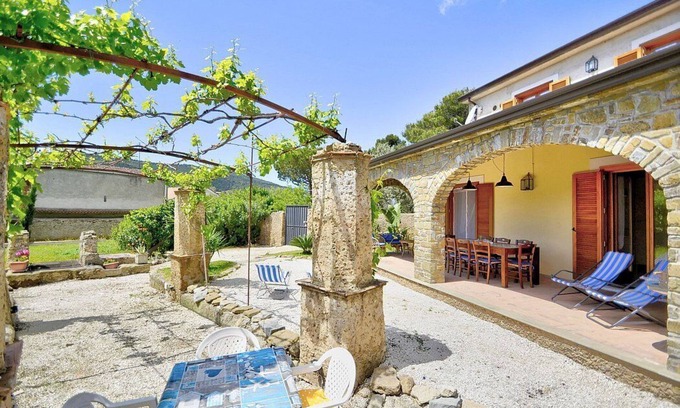 San Marco di Castellabate House | Villa Deneria: A characteristic and welcoming cottage surrounded by the greenery, with Free WI-FI.