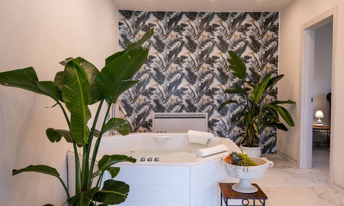 Uggiano la Chiesa Villa | Villa 'Dimora Santi Medici' with Garden, A/C & Wi-Fi