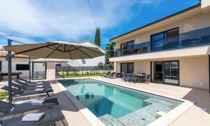 Rovinj Villa | Villa Domenica Medelina 5. City center, heated pool, jacuzzi, sauna
