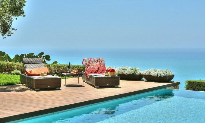 Licata Apartment | Villa Donzella, fully refundable with voucher*: An elegant and welcoming apartment that is part of a villa which faces the sun and the sea, with Free WI-FI.