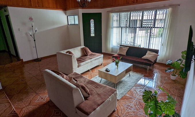 Cartago Villa | Villa Dreams Irazu 🏠 Costa Rica 🌋🏞️🌊🪂